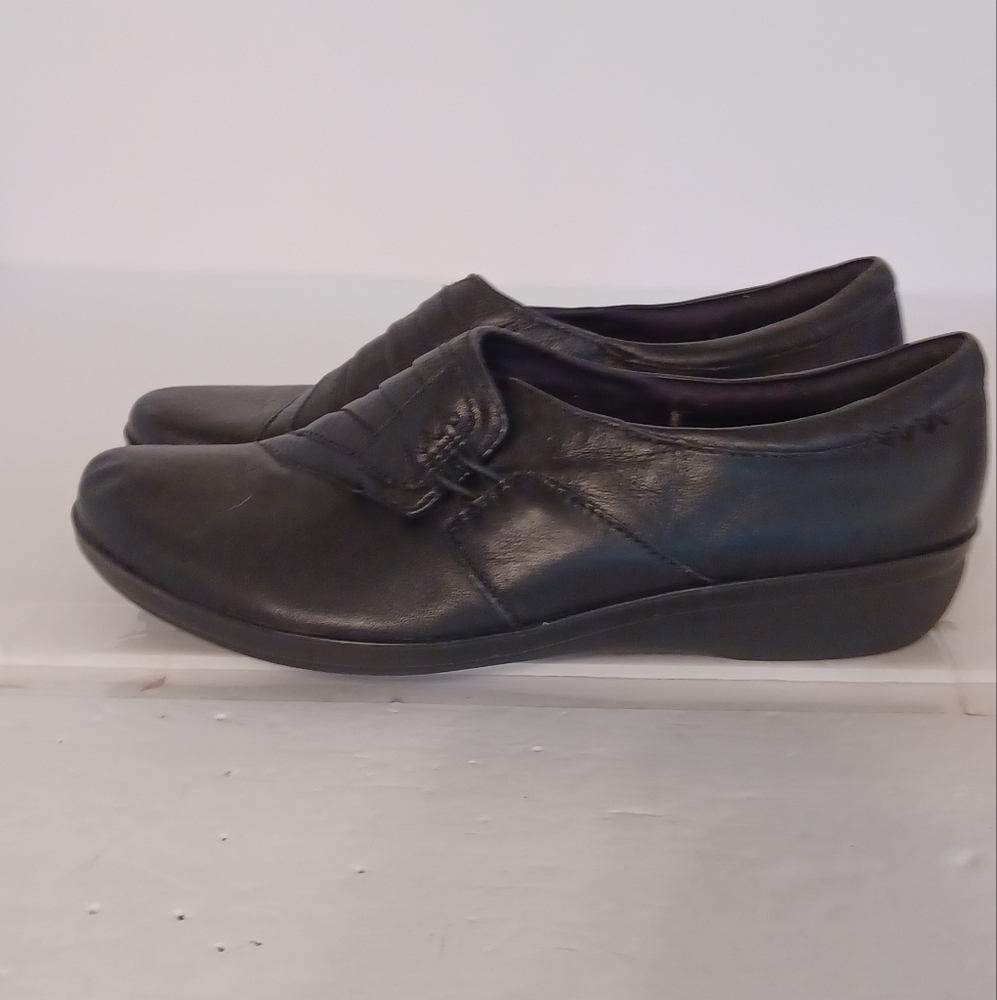 NWOT CLARKS Black Leather Slip-On Shoes dress Size 10.5